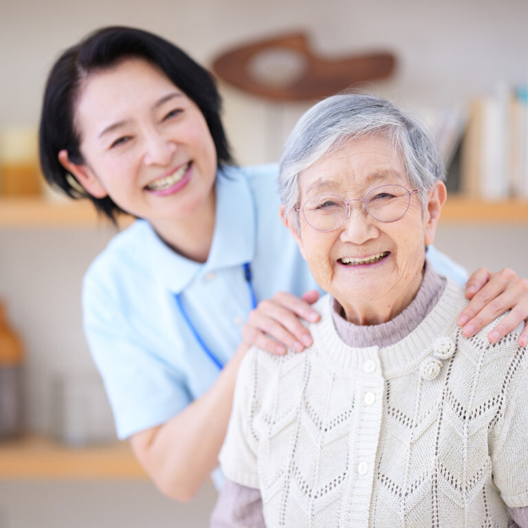 「施設サービス」と「訪問介護」